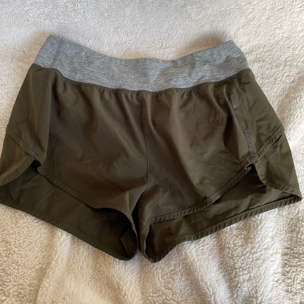 AS SEEN ON TIKTOK - Forever 21 athletic shorts